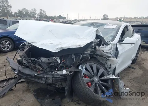2013 Tesla Model S z USA, uszkodzony, nr VIN 5YJSA1CN8DFP06272
